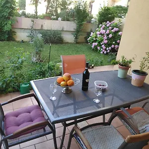 Spacious With Big Garden Near Apartment Split
